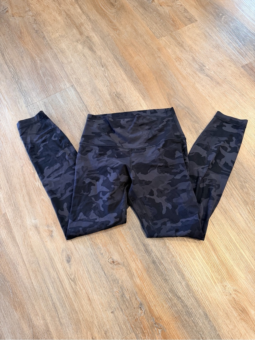 Women’s Lululemon Align Black Camo Active Leggings size 6